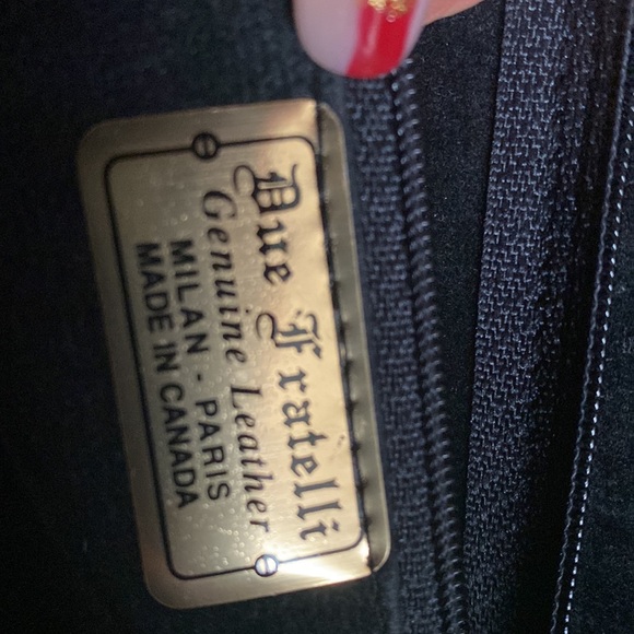 Very fashionable real leather ladies bag with mirror makeup section and 2 locks - Picture 15 of 15